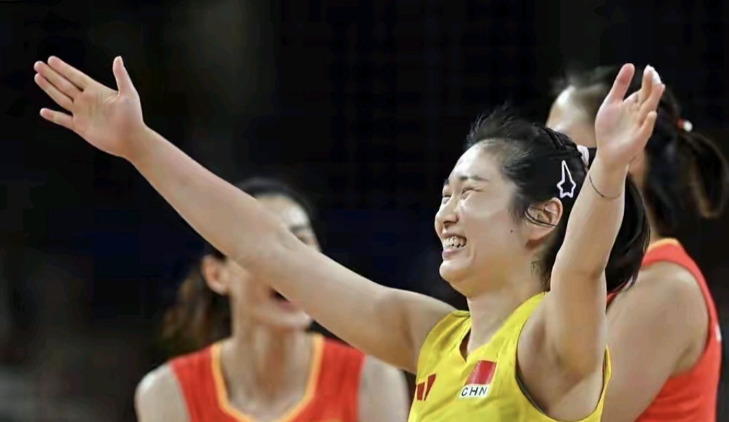 新晋冠军球队取得了惊心动魄的胜利(新任冠军)