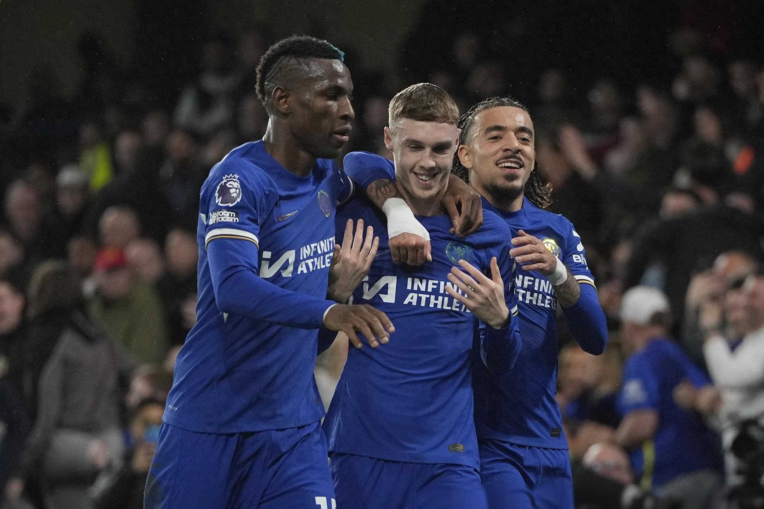 切尔西防线稳固,球队成为本赛季黑马 切尔西防线稳固,球队成为本赛季黑马