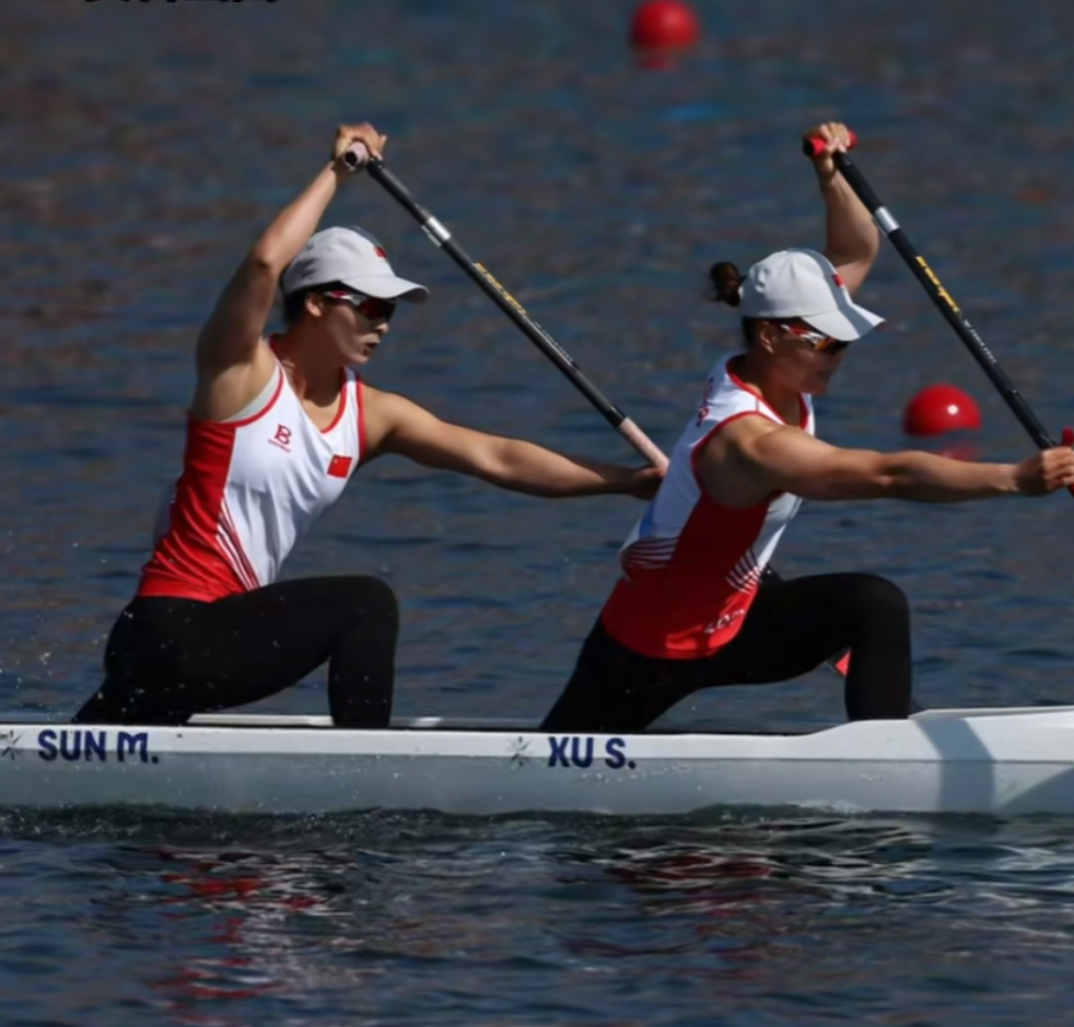 双人皮划艇赛事:俄罗斯选手一路领先,成功夺冠 双人皮划艇赛事:俄罗斯选手一路领先,成功夺冠