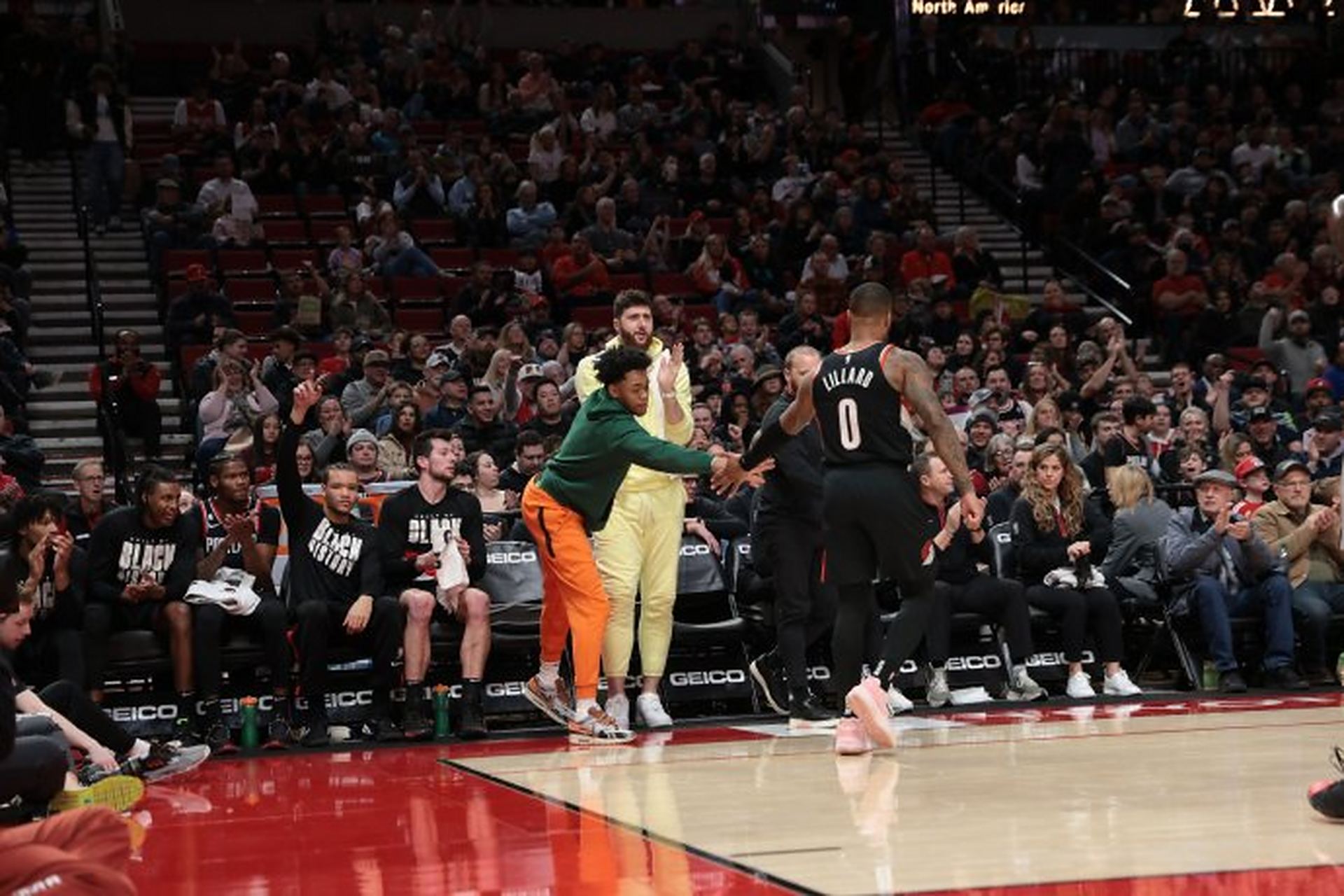 开拓者主场大胜骑士,利拉德全场得分最佳领跑 开拓者主场大胜骑士,利拉德全场得分最佳领跑