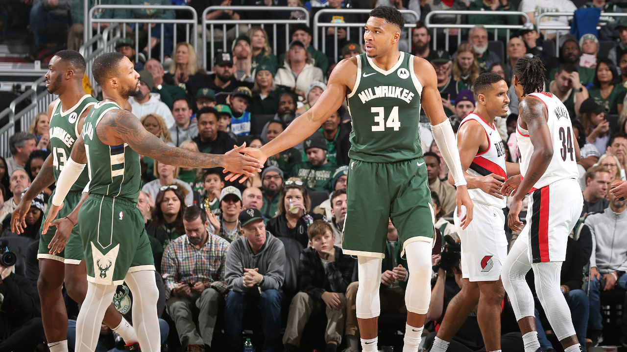 开拓者主场大胜骑士,利拉德全场得分最佳领跑 开拓者主场大胜骑士,利拉德全场得分最佳领跑