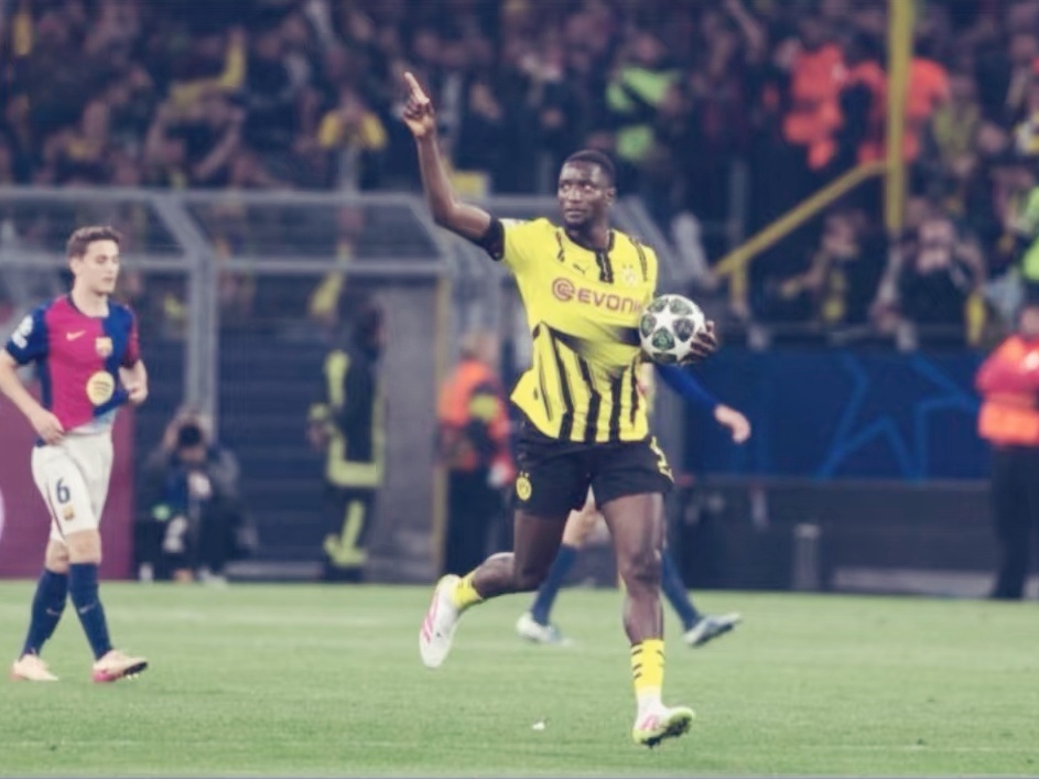 多特蒙德客场战胜了汉堡,领先扩大 多特蒙德客场战胜了汉堡,领先扩大