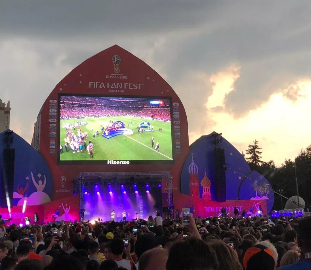 包含绿茵场上悬念丛生,热门对决引发球迷狂热!的词条 包含绿茵场上悬念丛生,热门对决引发球迷狂热!的词条