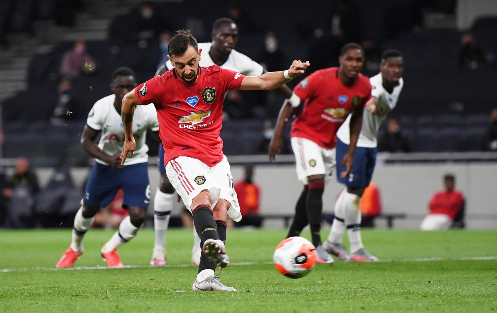 卡迪夫城无缘顶级联赛,球队状态低迷难以扭转,重返英超渺茫 卡迪夫城无缘顶级联赛,球队状态低迷难以扭转,重返英超渺茫