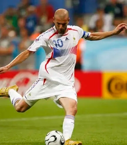 国际米兰中场核心受伤,球队实力受损的简单介绍 国际米兰中场核心受伤,球队实力受损的简单介绍