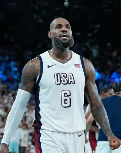 篮球巨星表现出色,荣膺MVP的简单介绍 篮球巨星表现出色,荣膺MVP的简单介绍