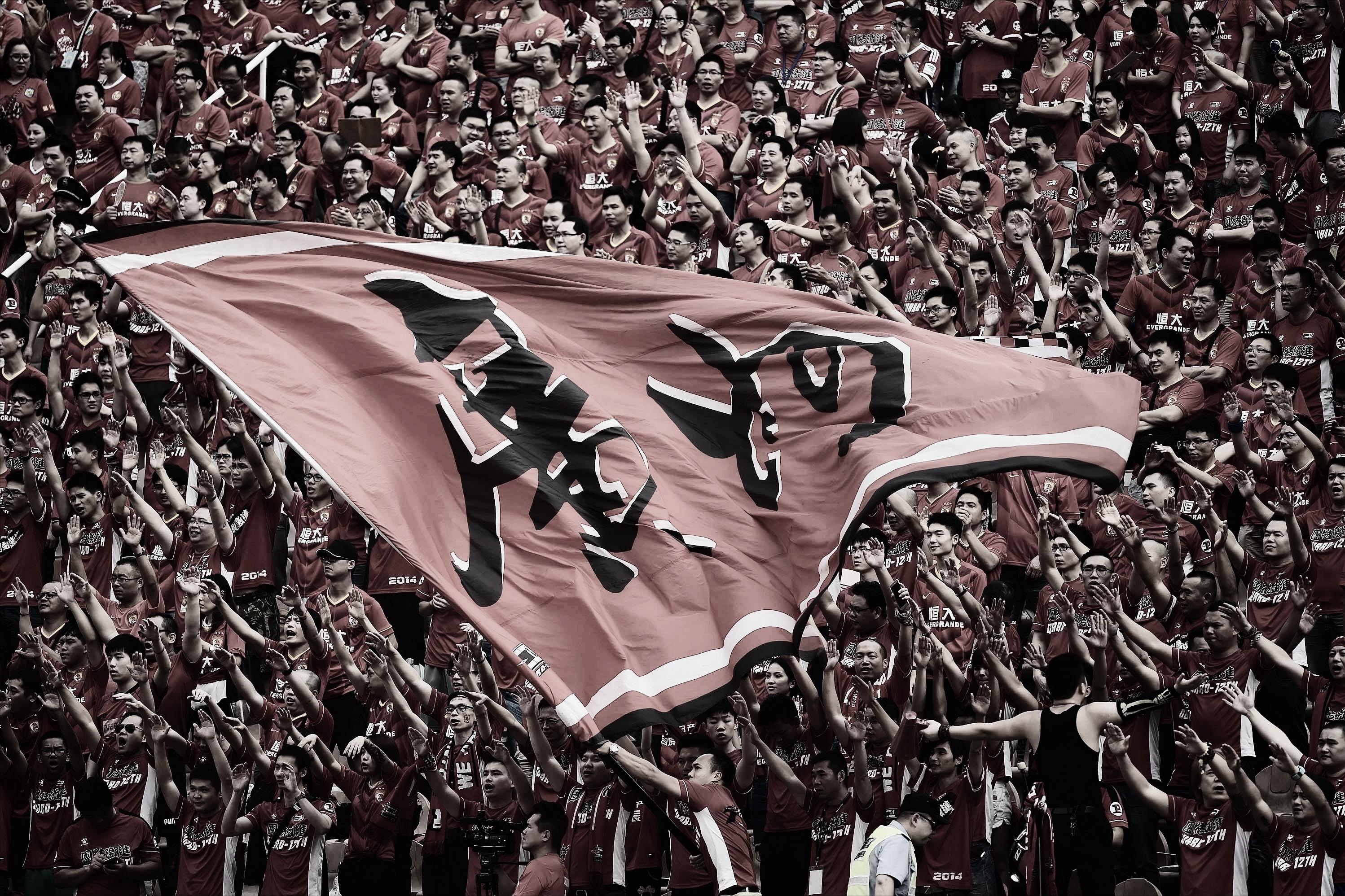 新赛季中国足球联赛开启,球迷热情高涨的简单介绍 新赛季中国足球联赛开启,球迷热情高涨的简单介绍