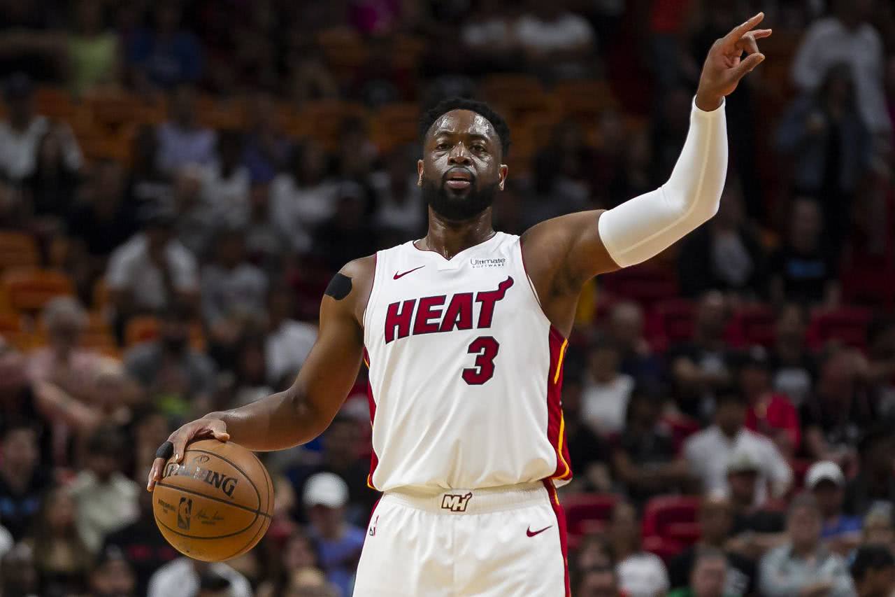 热火球员韦德表现神勇,率队赢得关键胜利 热火球员韦德表现神勇,率队赢得关键胜利