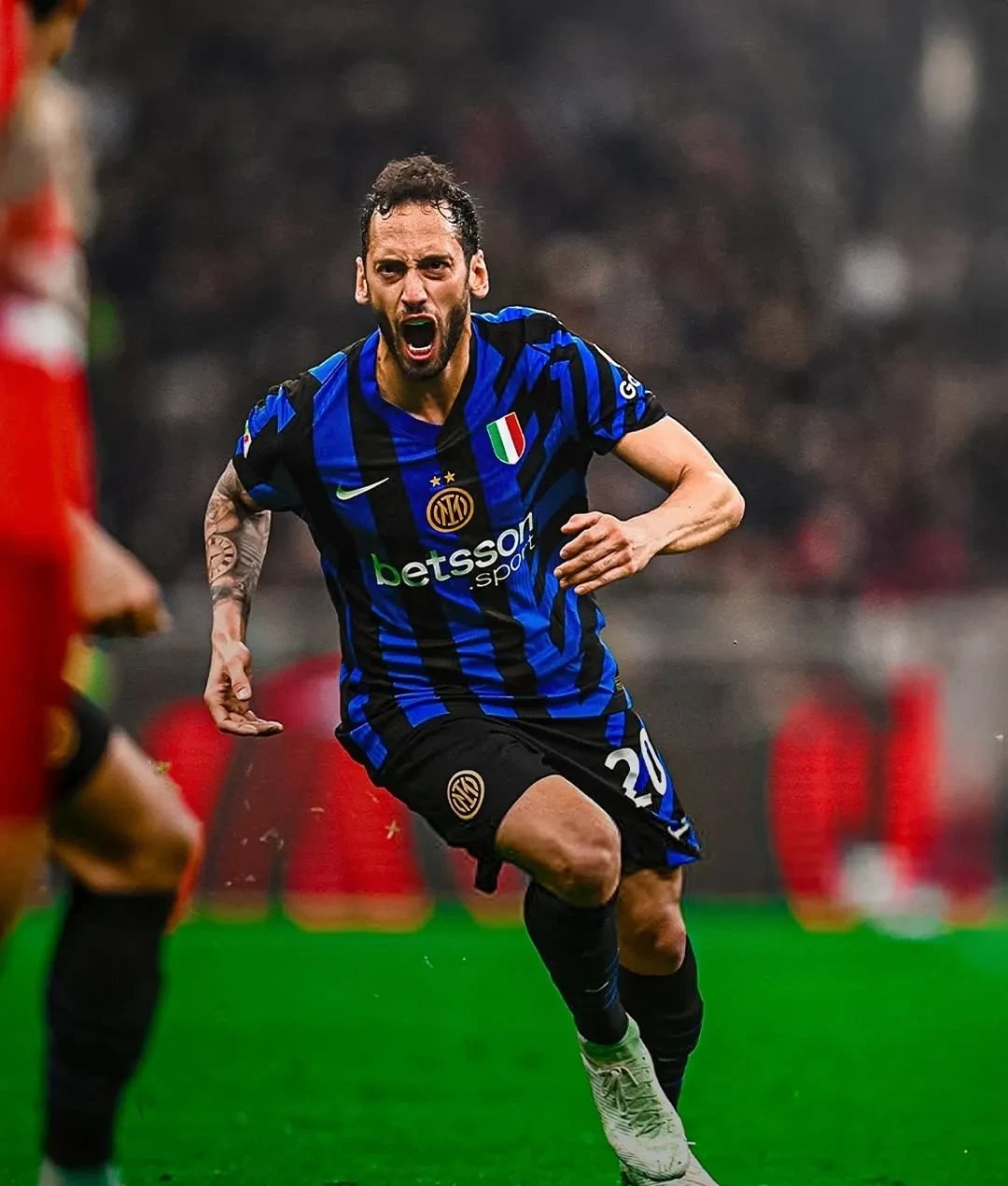 AC米兰连胜达到五场,继续领跑 AC米兰连胜达到五场,继续领跑