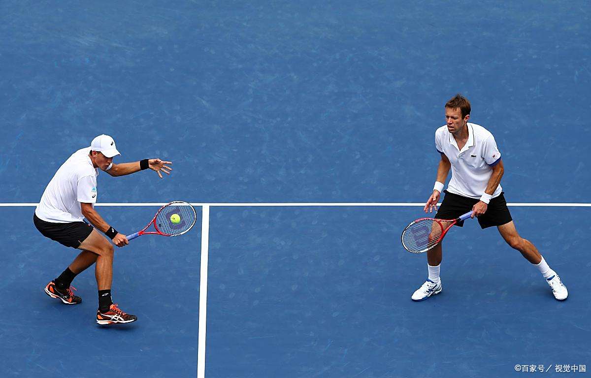 精妙球技!球员在赛场上展示非凡实力 精妙球技!球员在赛场上展示非凡实力